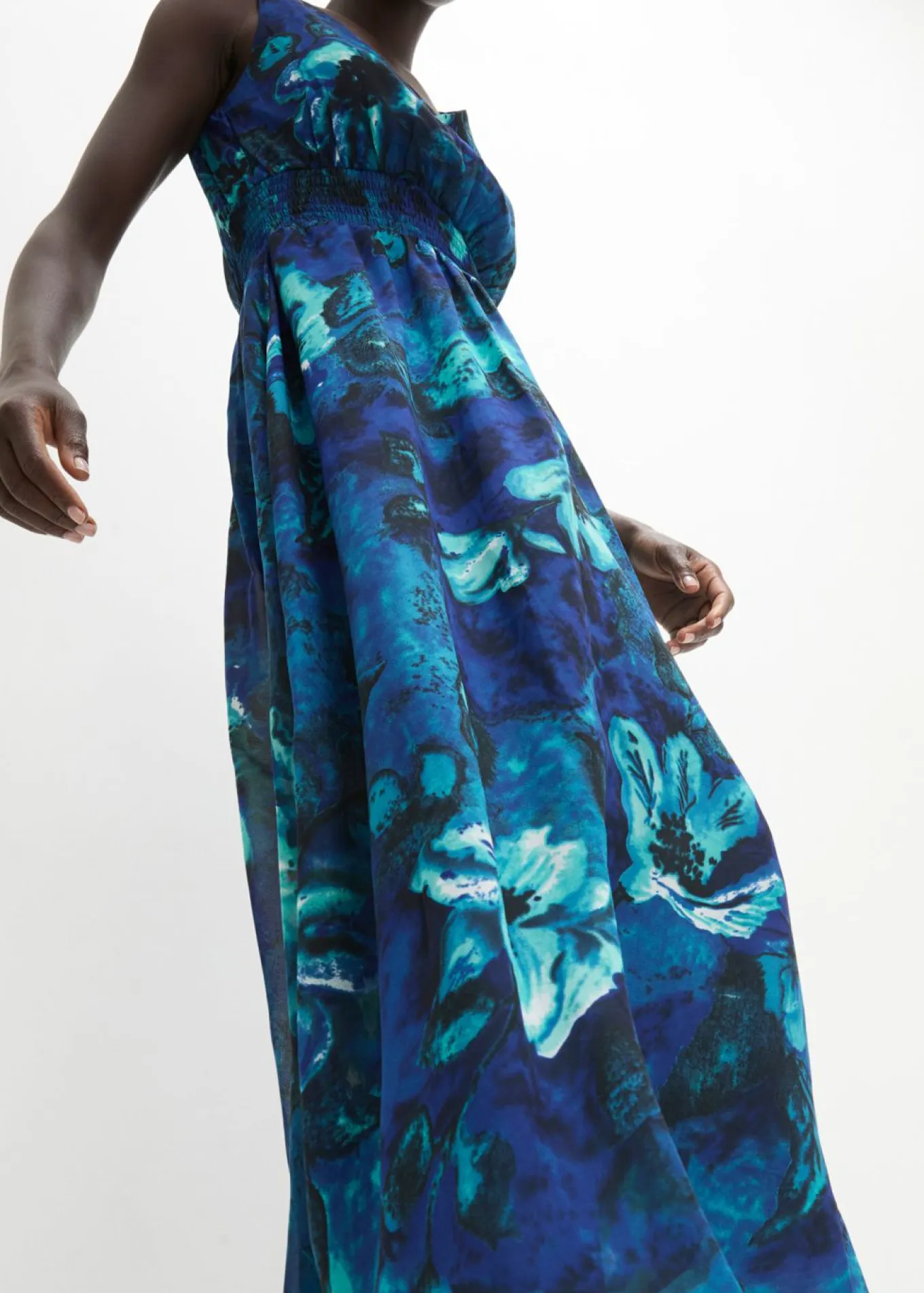 Maxivestido con estampado tropical