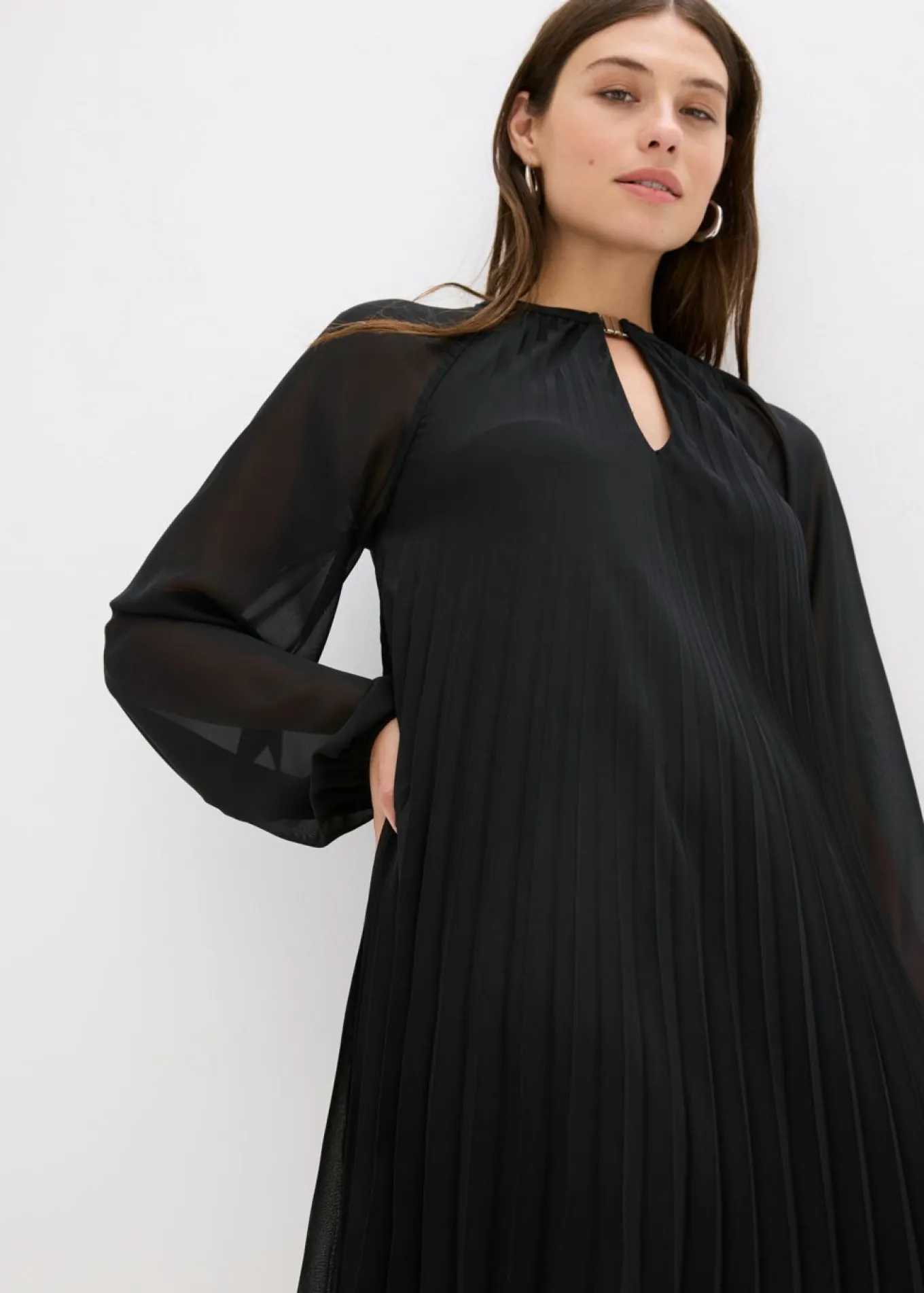 Minivestido de gasa fina con plisado