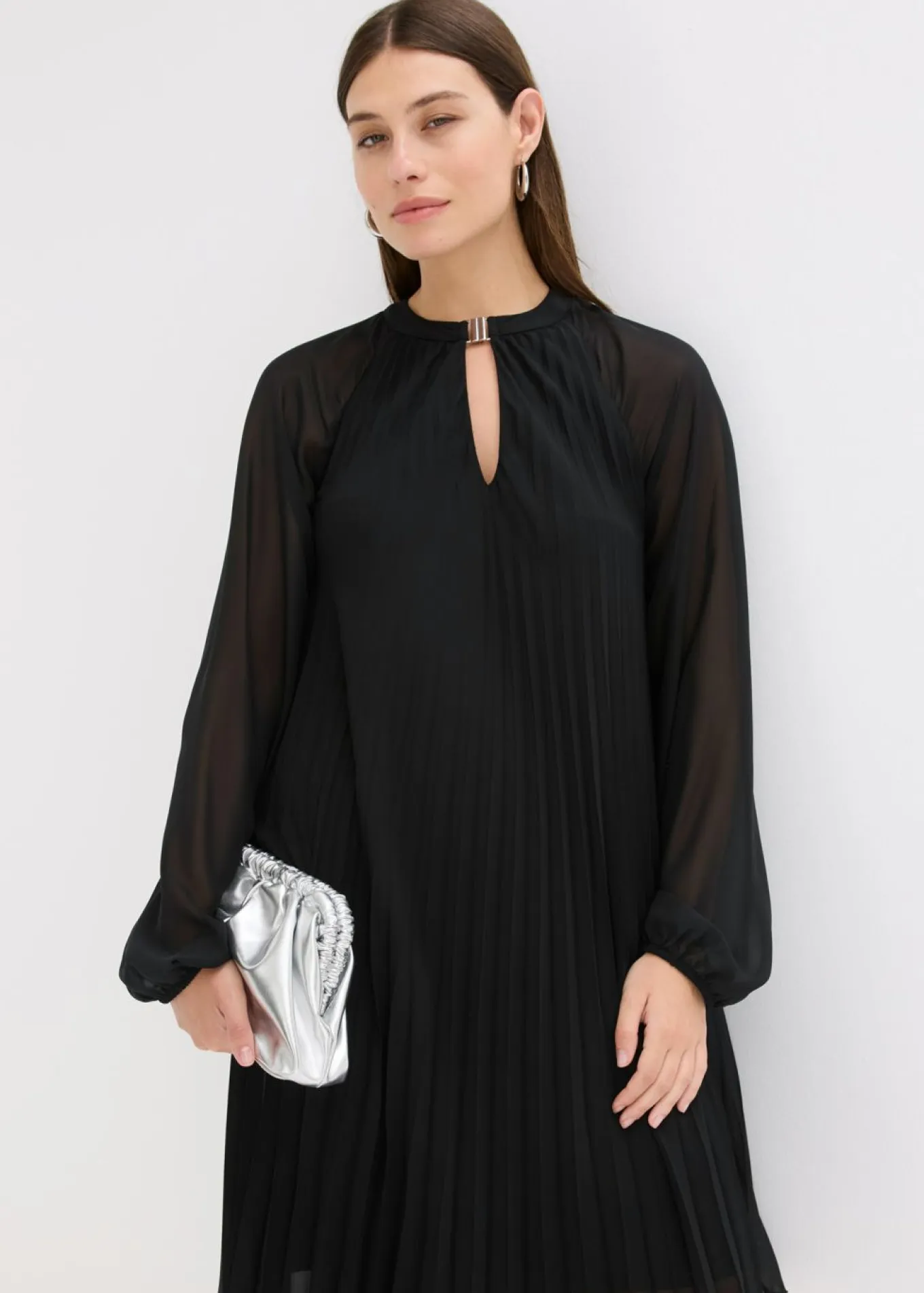 Minivestido de gasa fina con plisado