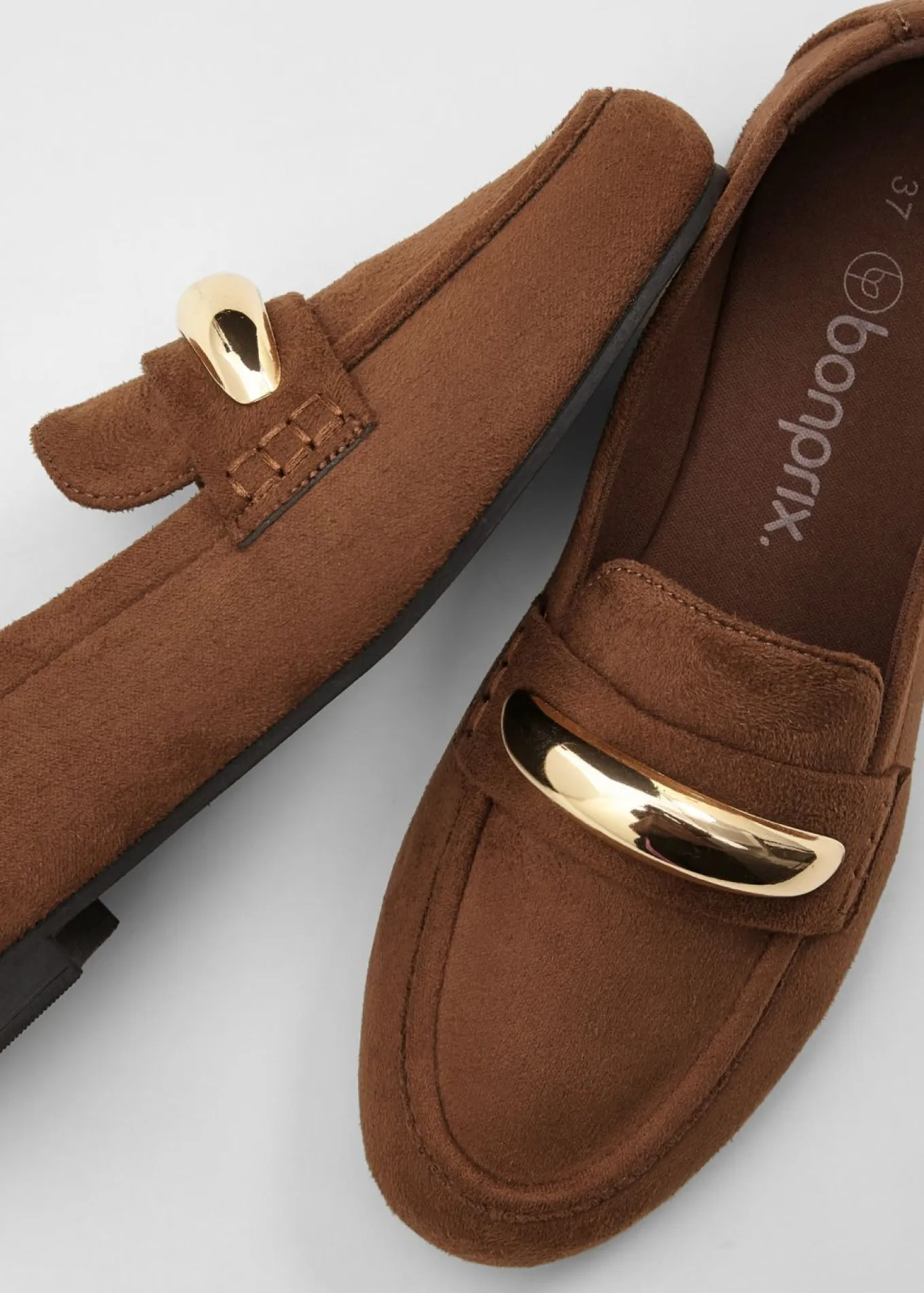 Mocasines con detalles metalizados