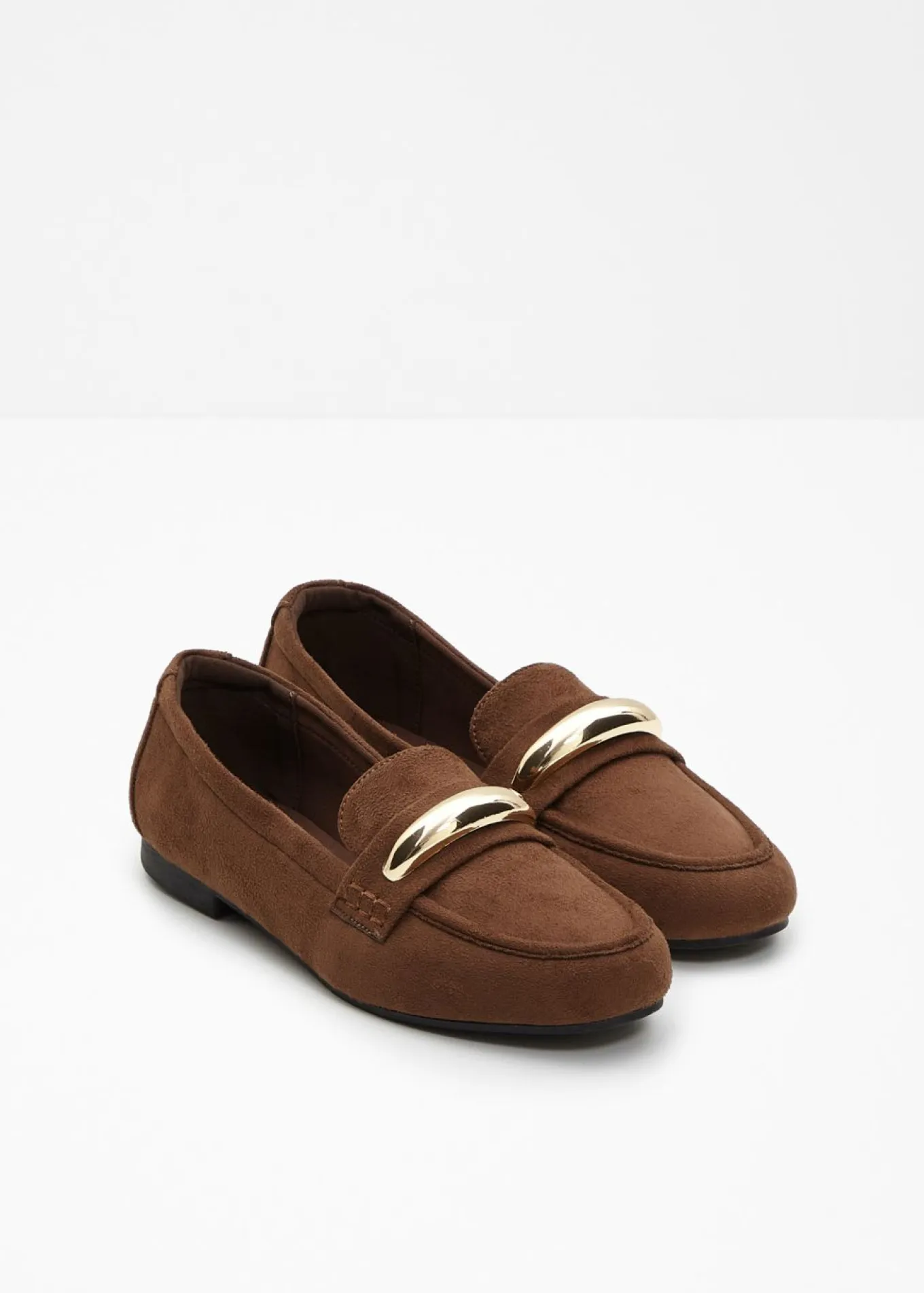 Mocasines con detalles metalizados