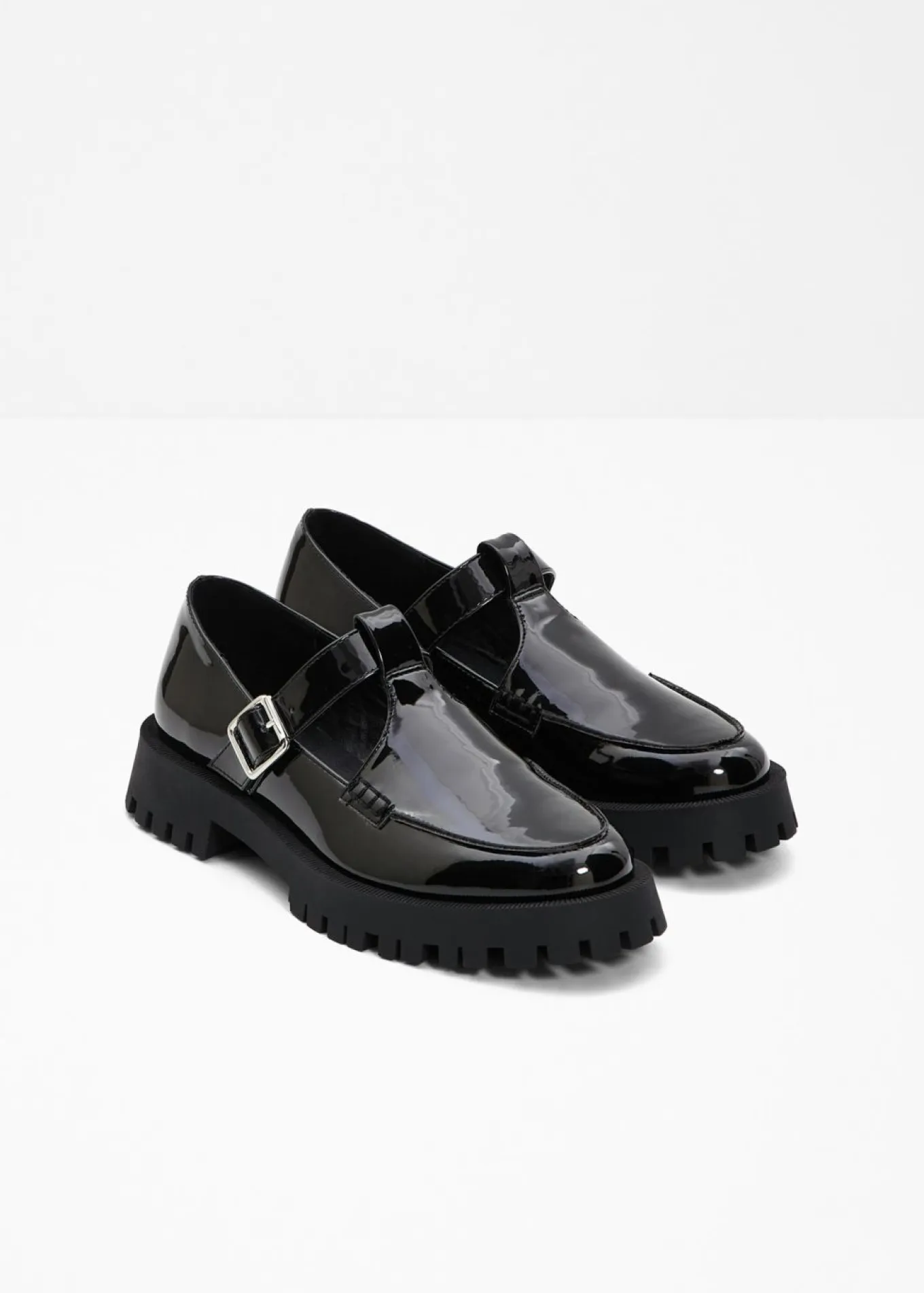 Mocasín chunky con aberturas