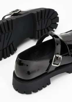 Mocasín chunky con aberturas