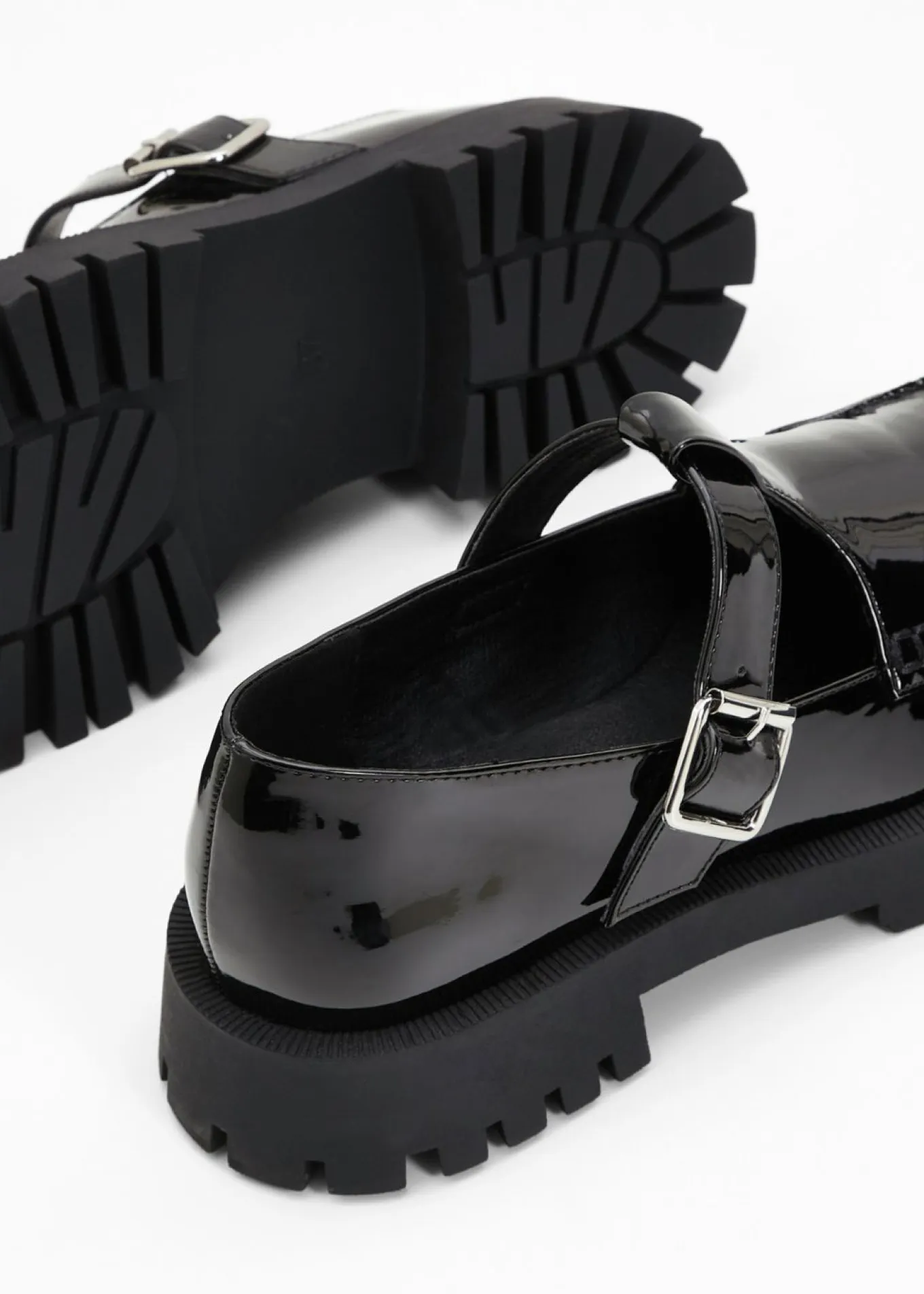 Mocasín chunky con aberturas