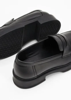 Mocasín de piel