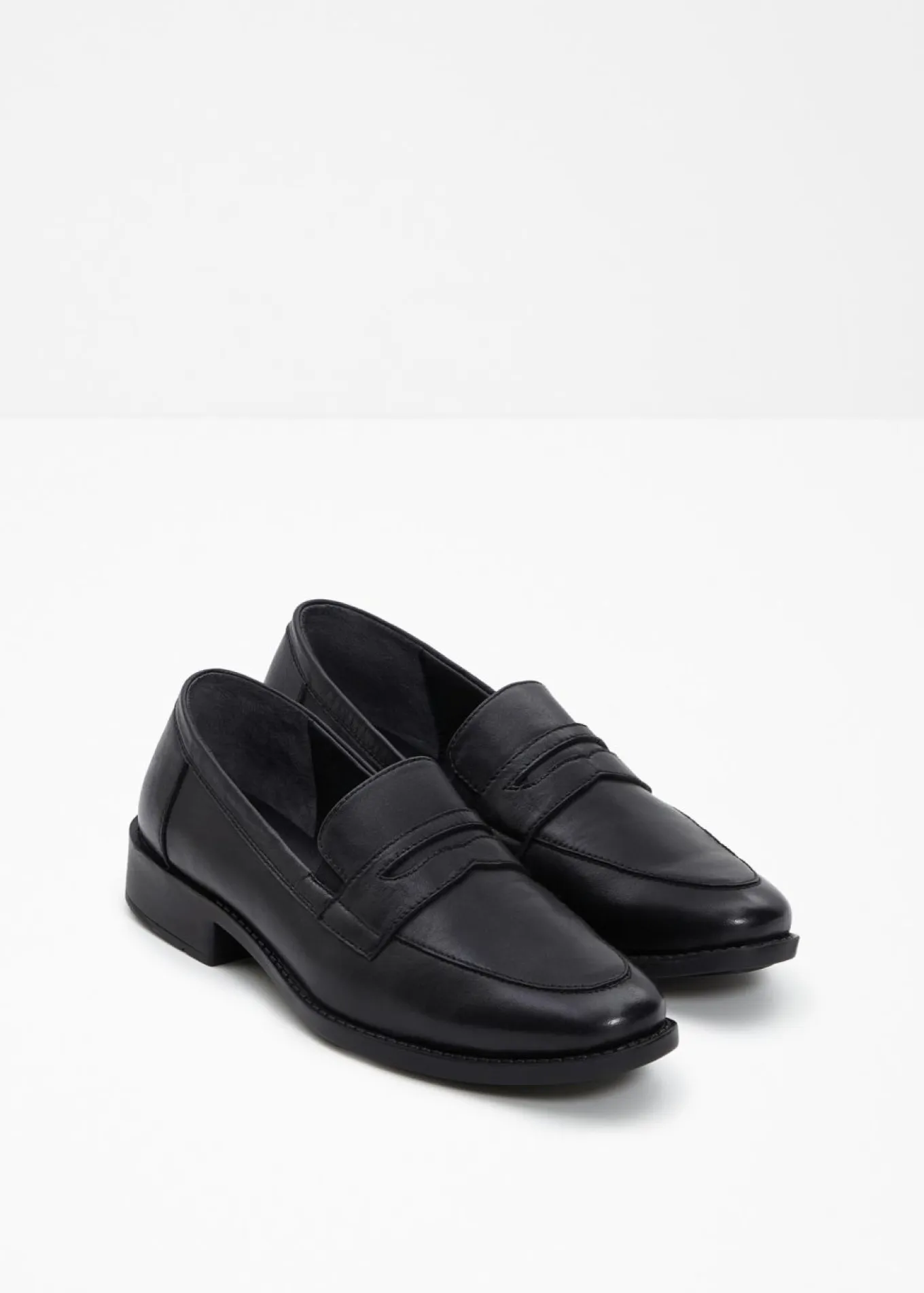 Mocasín de piel