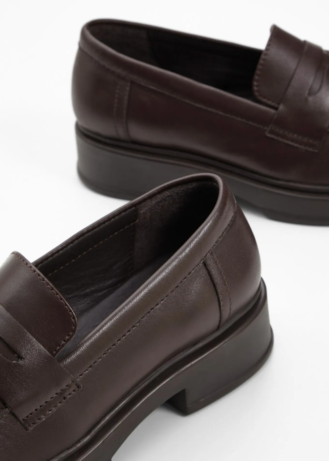 Mocasín de piel