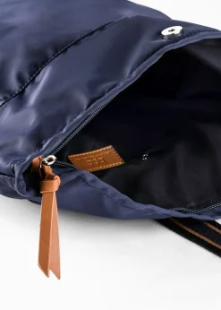 Mochila con detalles en contraste