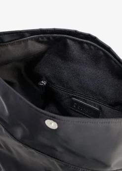 Mochila con detalles en contraste