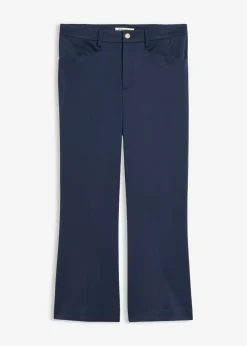 Pantalón 7/8 acampanado con botón decorativo