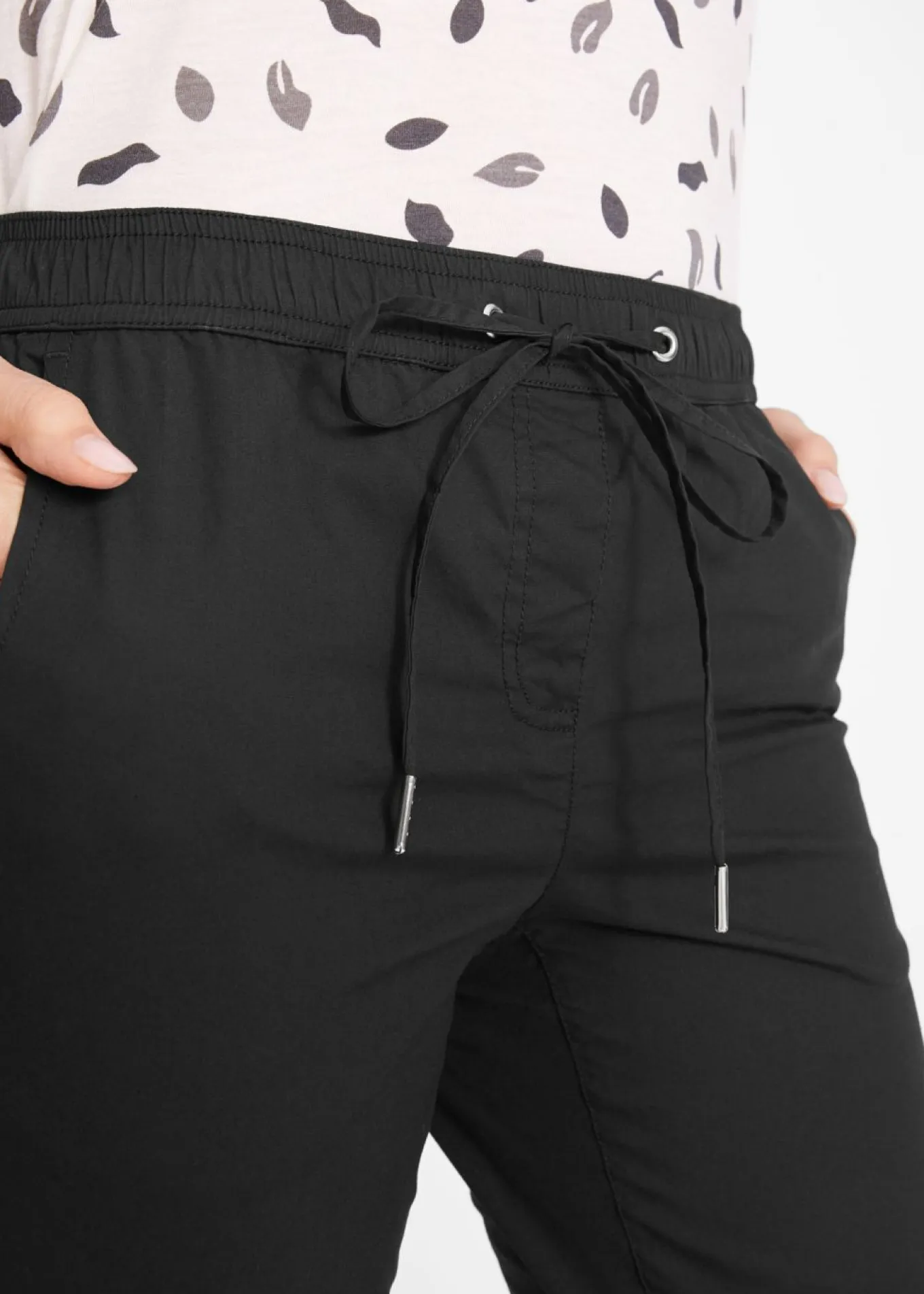 Pantalón 3/4 con cordón