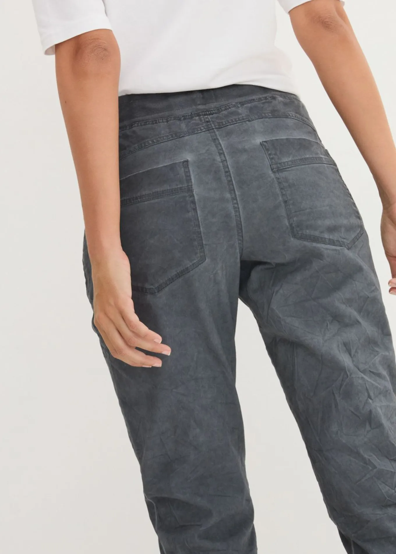 Pantalón 3/4 con cordón en contraste