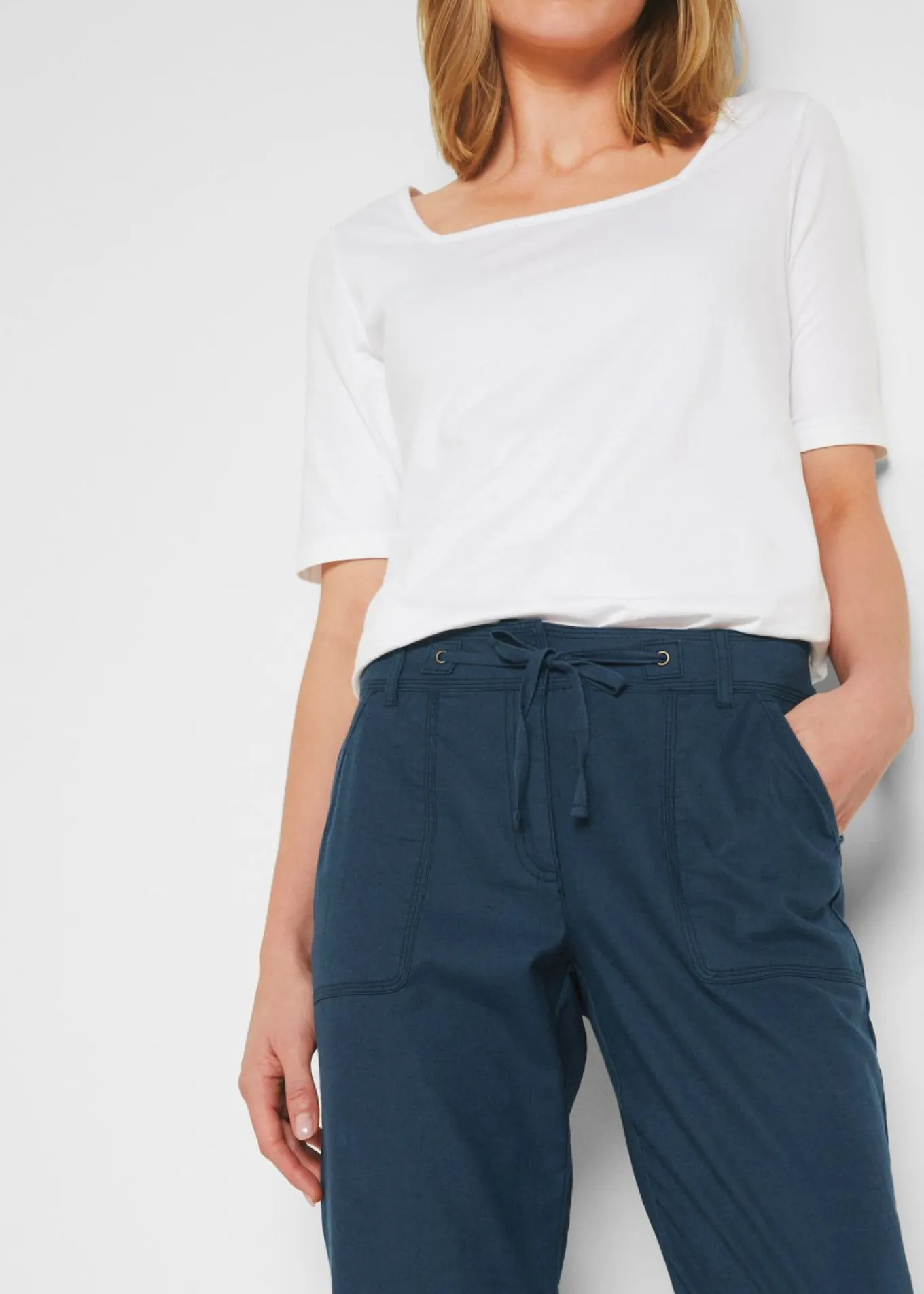 Pantalón 3/4 en mezcla de algodón y lino