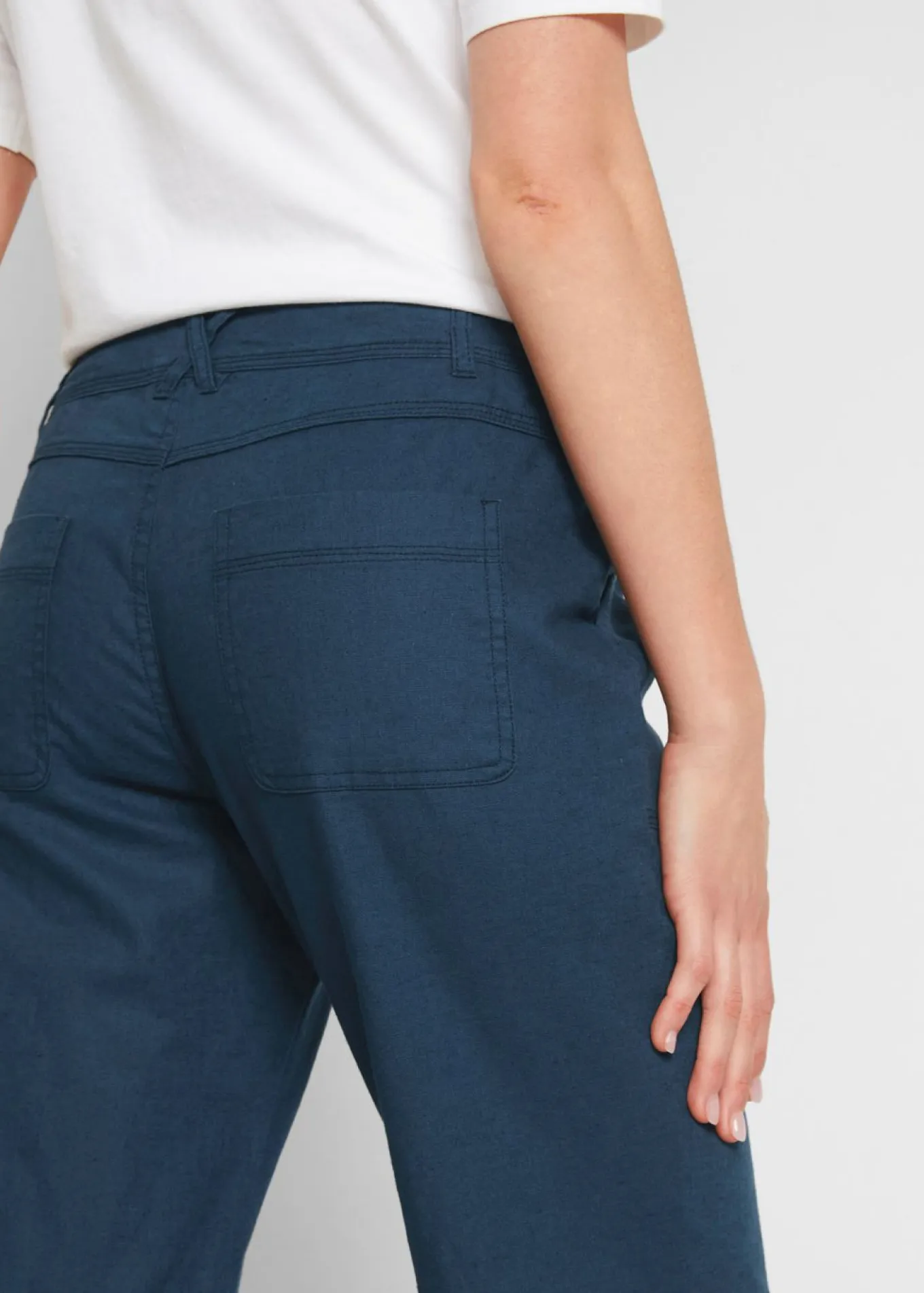 Pantalón 3/4 en mezcla de algodón y lino