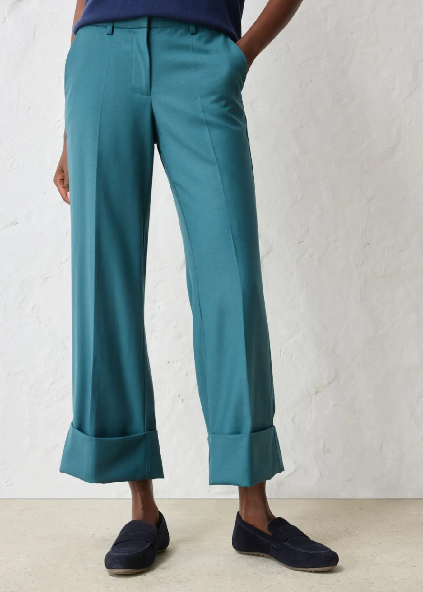Pantalón acampanado con contenido de lana