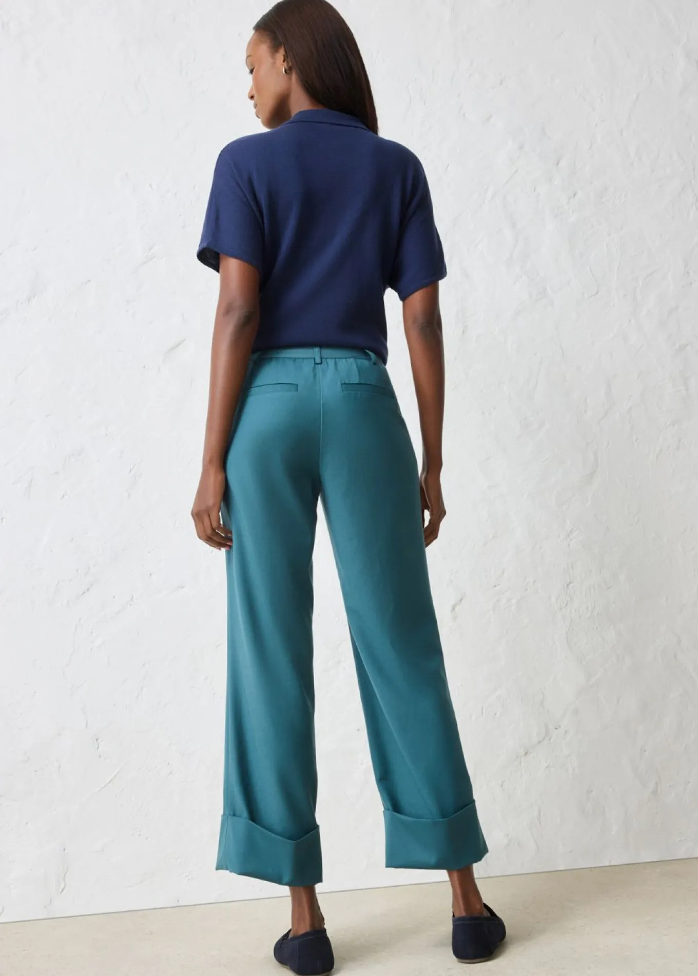 Pantalón acampanado con contenido de lana
