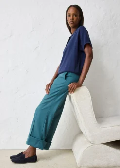 Pantalón acampanado con contenido de lana