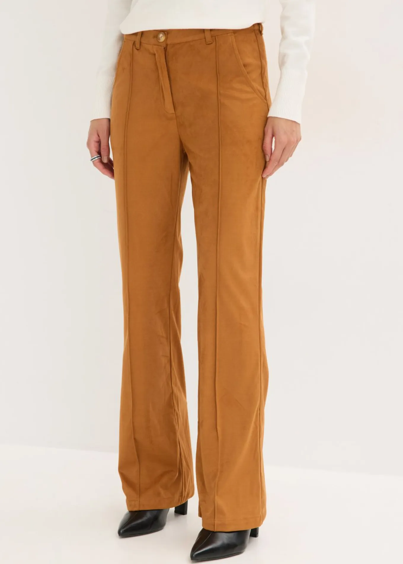 Pantalón acampanado de ante sintético