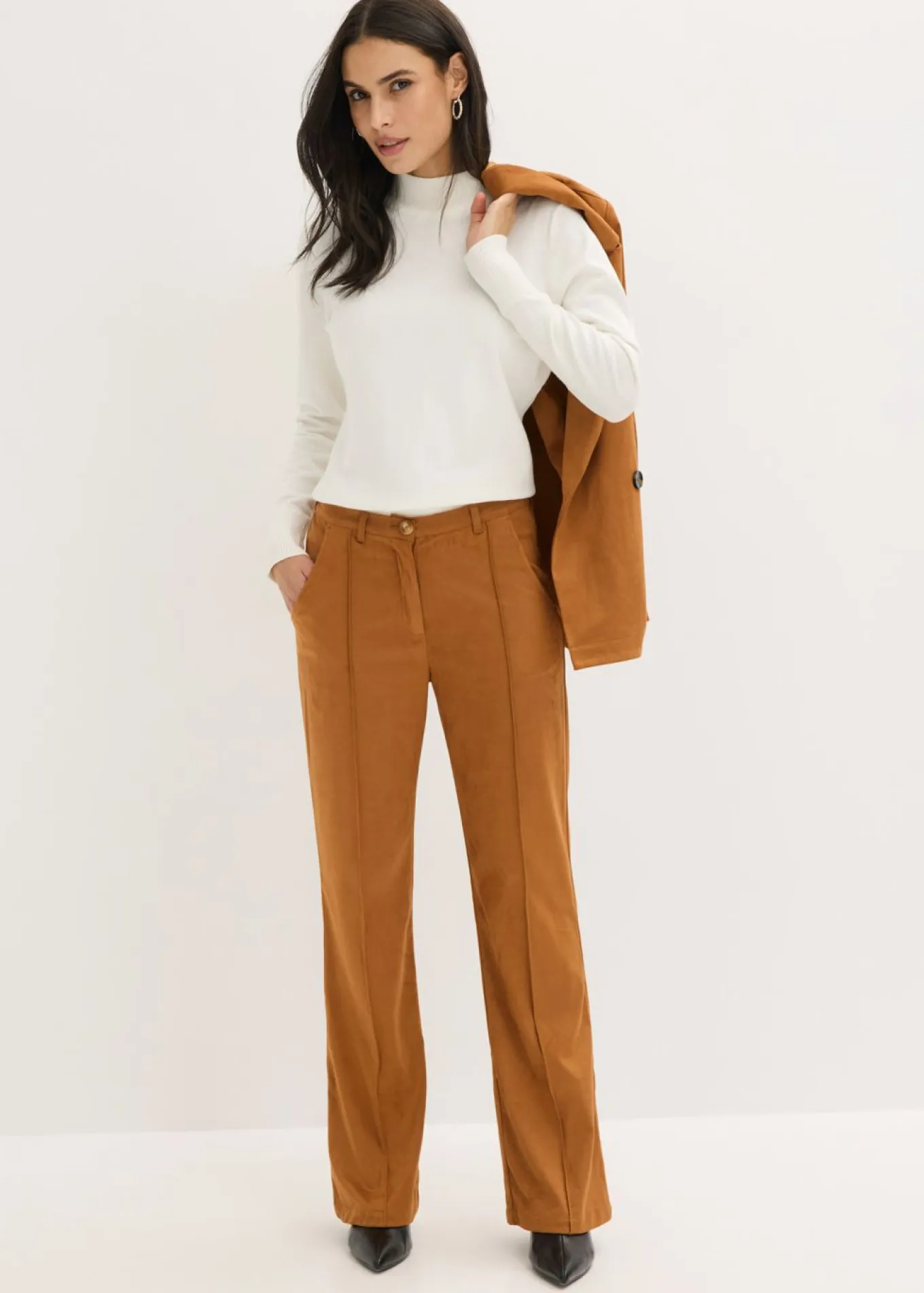 Pantalón acampanado de ante sintético