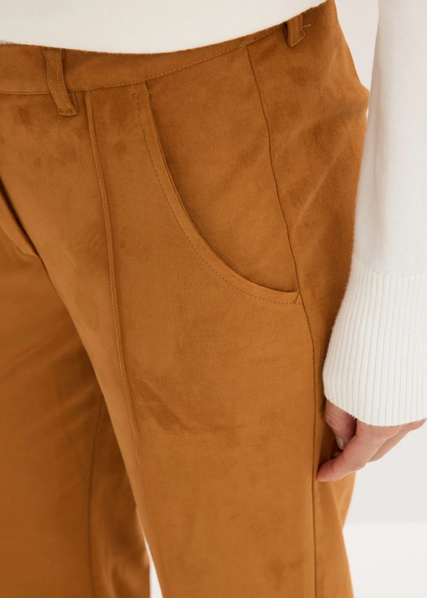 Pantalón acampanado de ante sintético