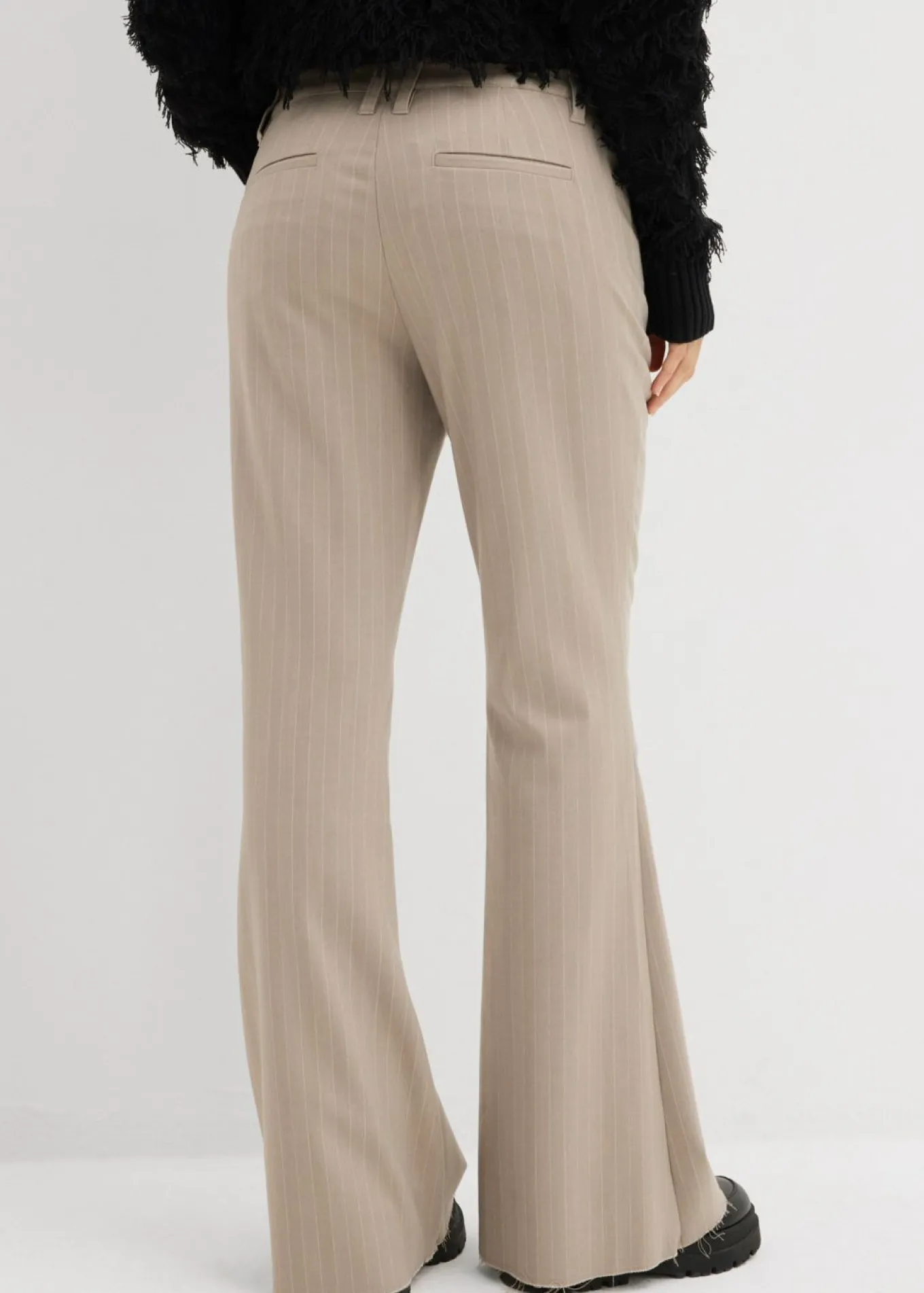 Pantalón acampanado de mezcla de viscosa fluida