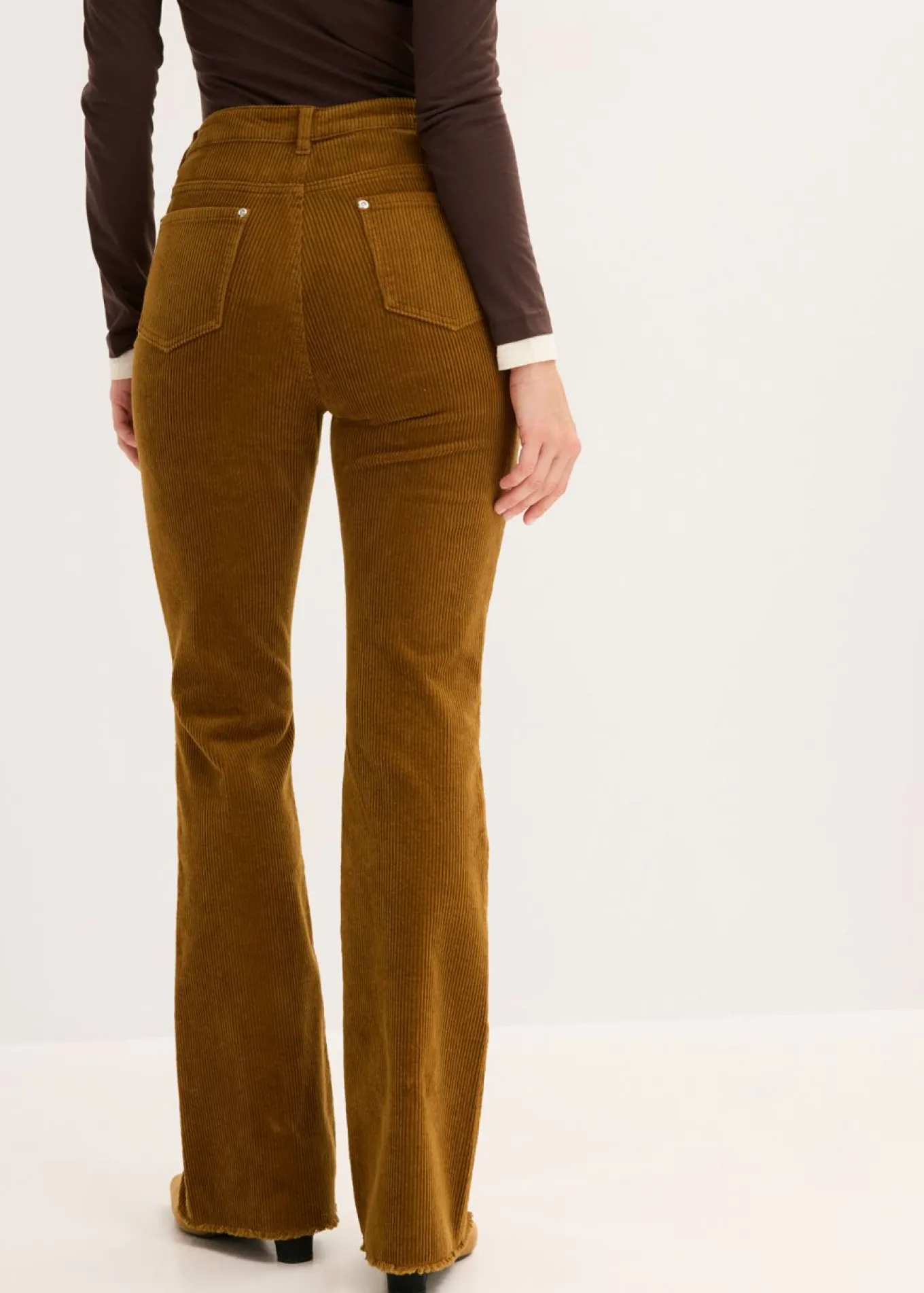 Pantalón acampanado de pana