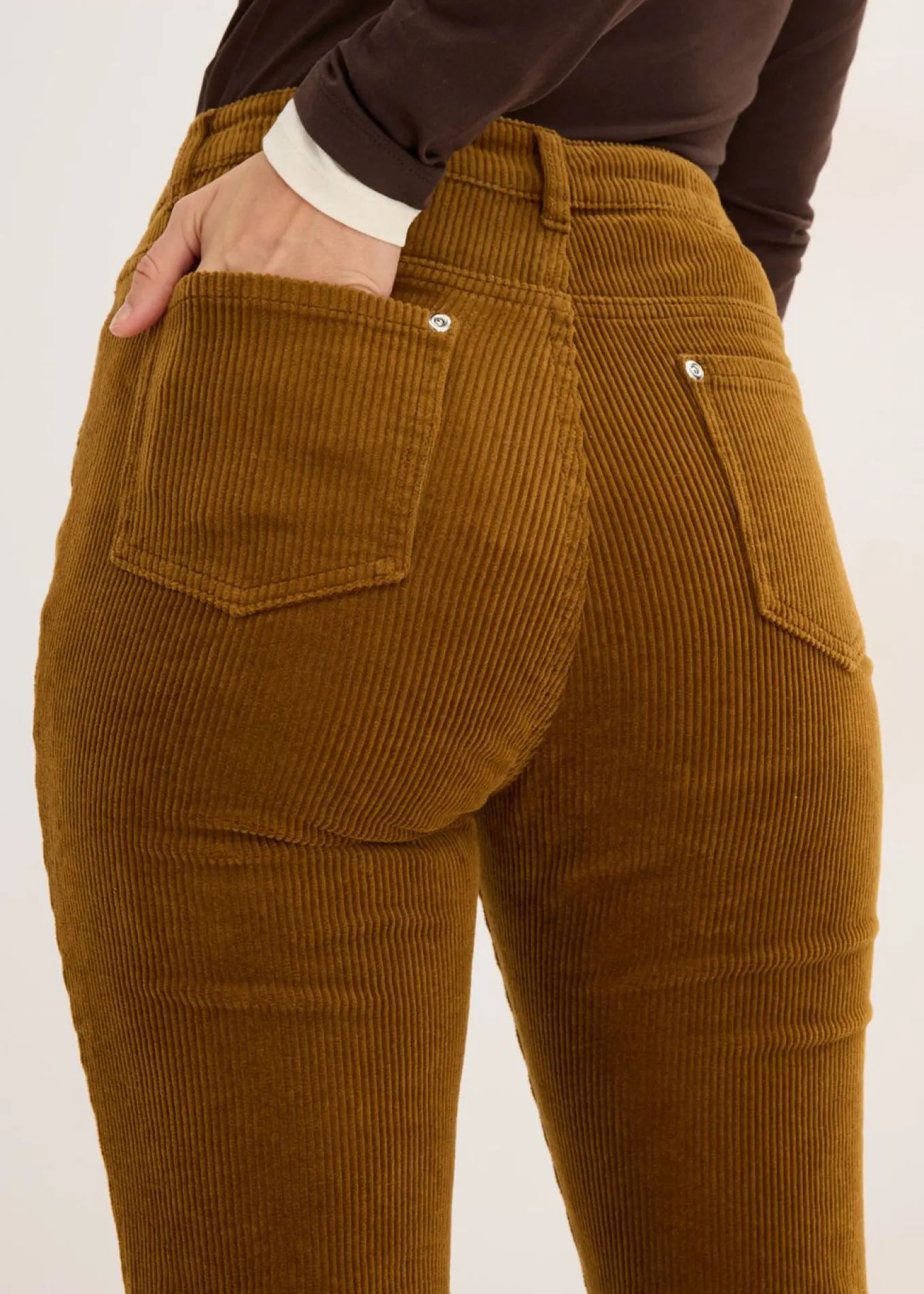 Pantalón acampanado de pana