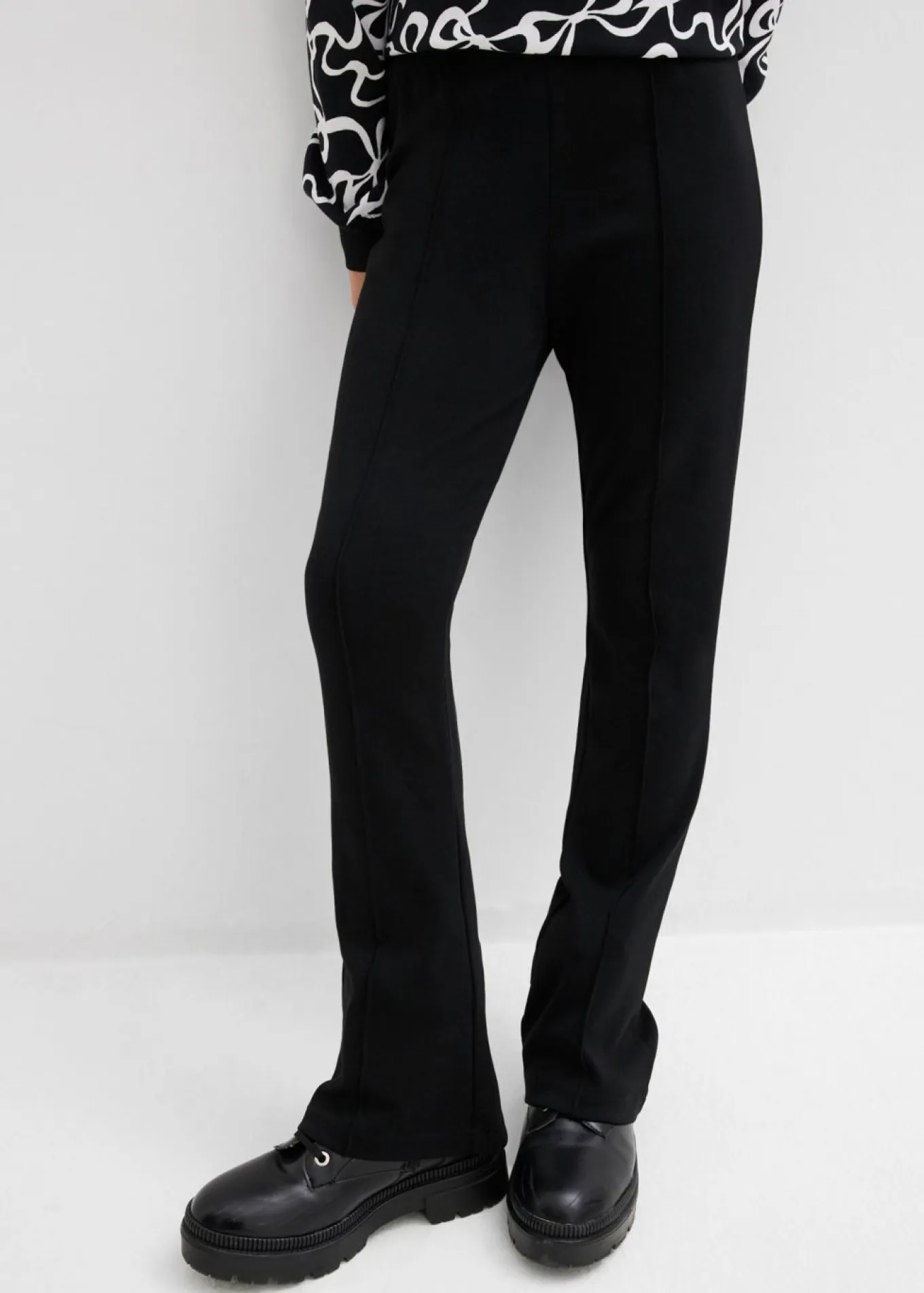 Pantalón acampanado de punto de algodón resistente