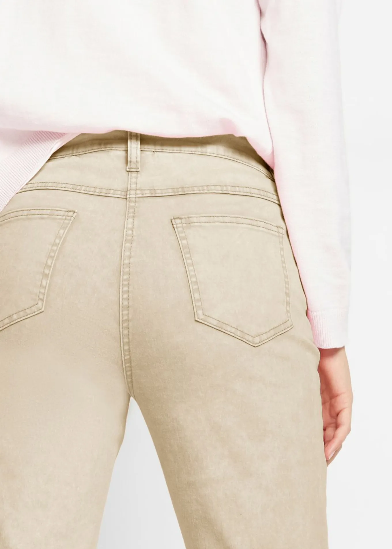 Pantalón acortado de sarga con aspecto desgastado