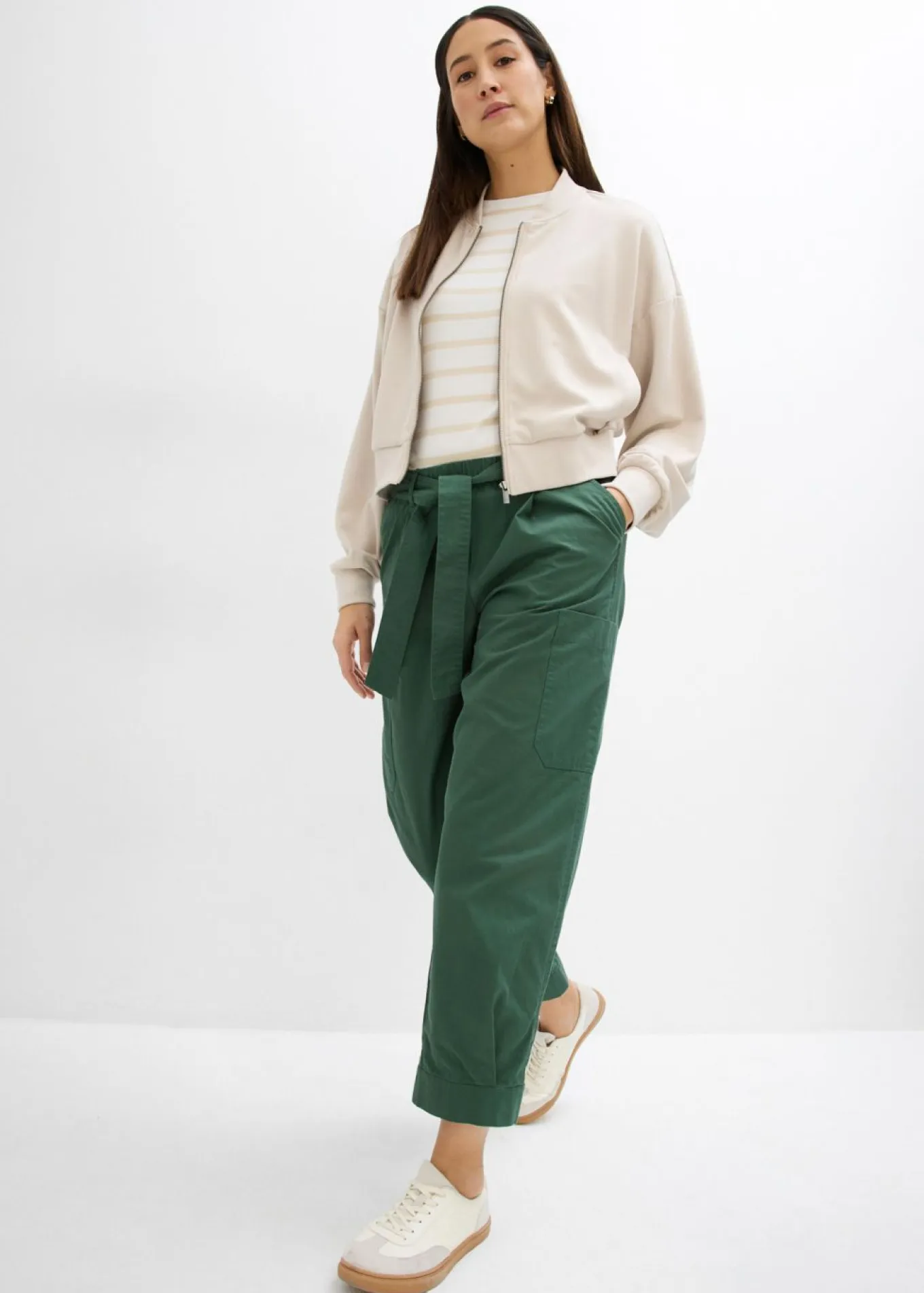 Pantalón acortado tipo cargo