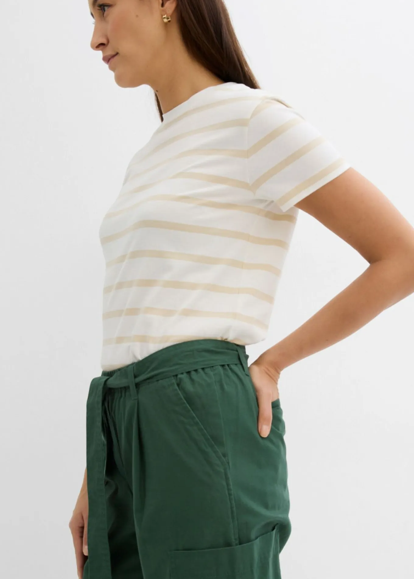 Pantalón acortado tipo cargo