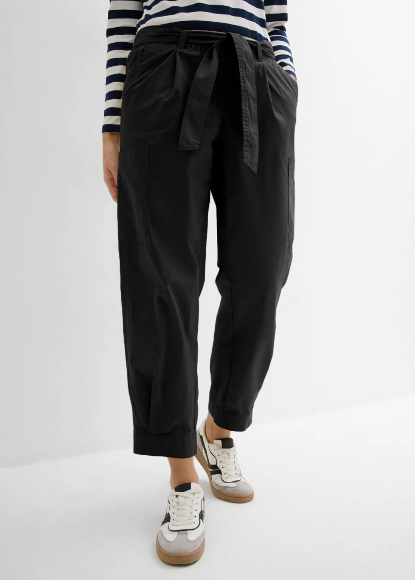 Pantalón acortado tipo cargo