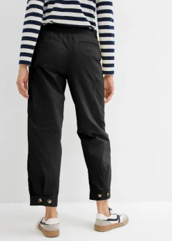 Pantalón acortado tipo cargo