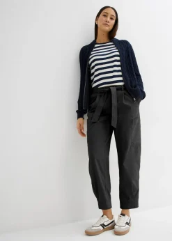 Pantalón acortado tipo cargo