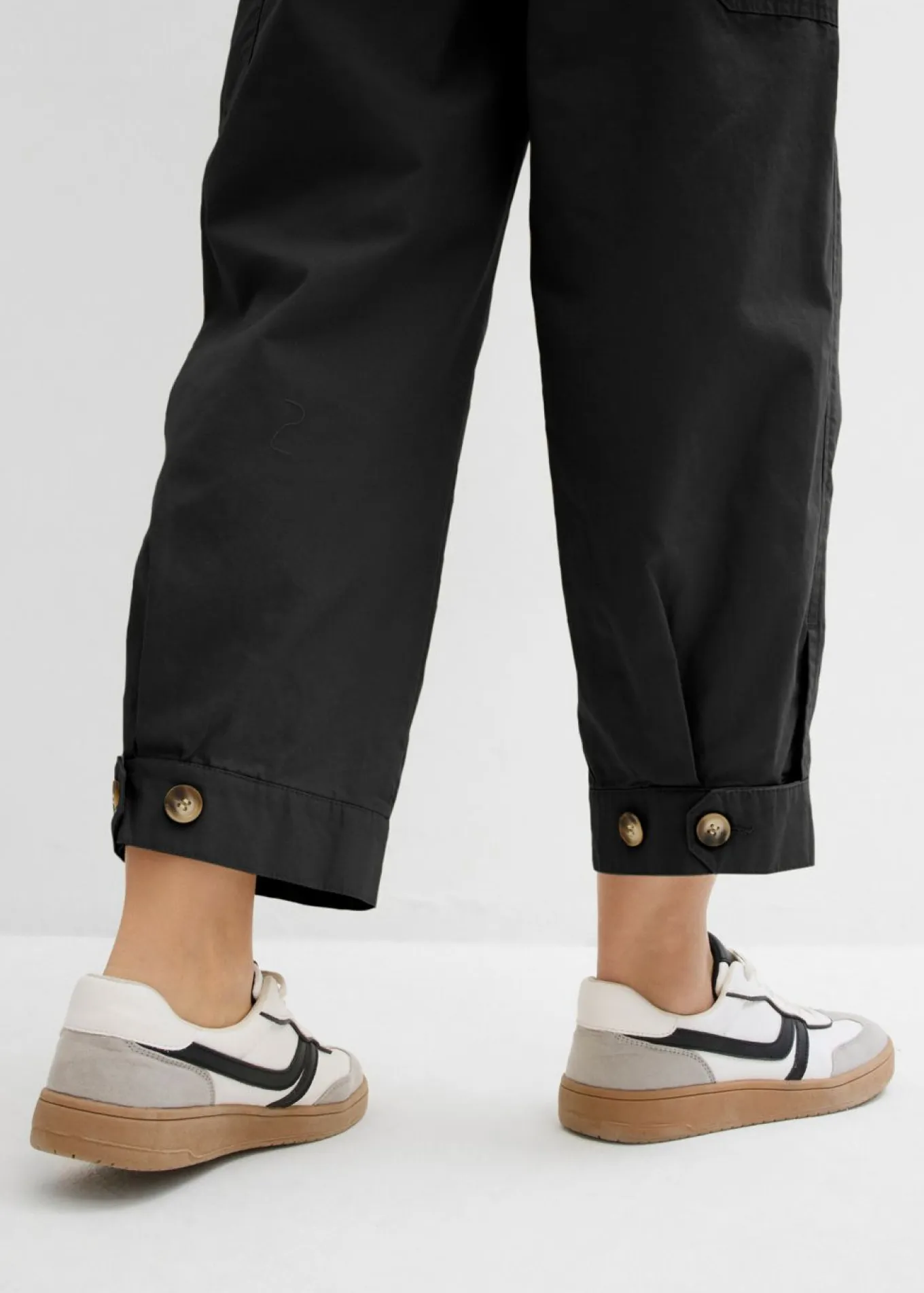 Pantalón acortado tipo cargo