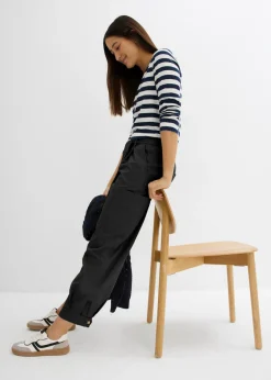 Pantalón acortado tipo cargo