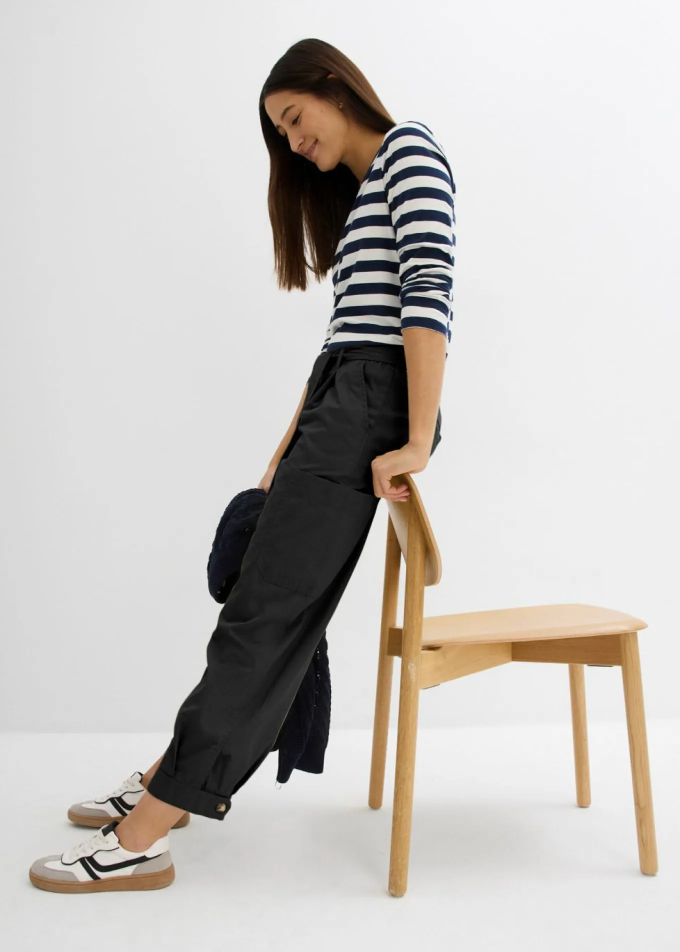 Pantalón acortado tipo cargo