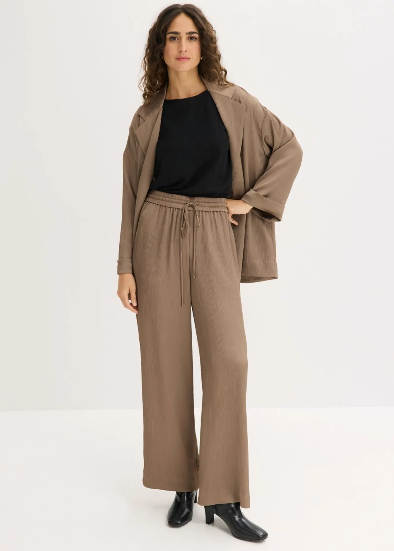 Pantalón ancho con cinturilla cómoda