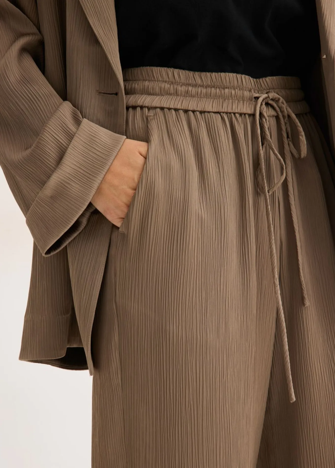 Pantalón ancho con cinturilla cómoda