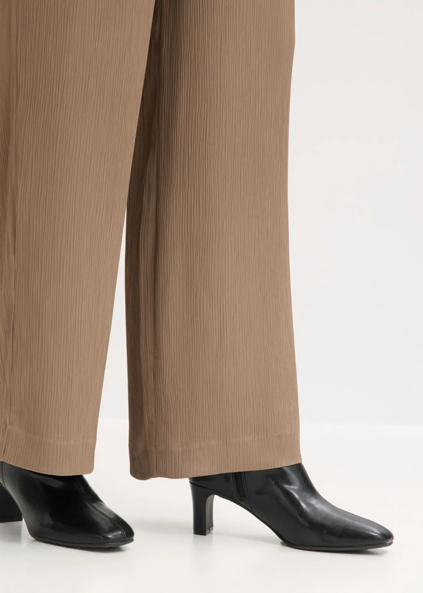 Pantalón ancho con cinturilla cómoda
