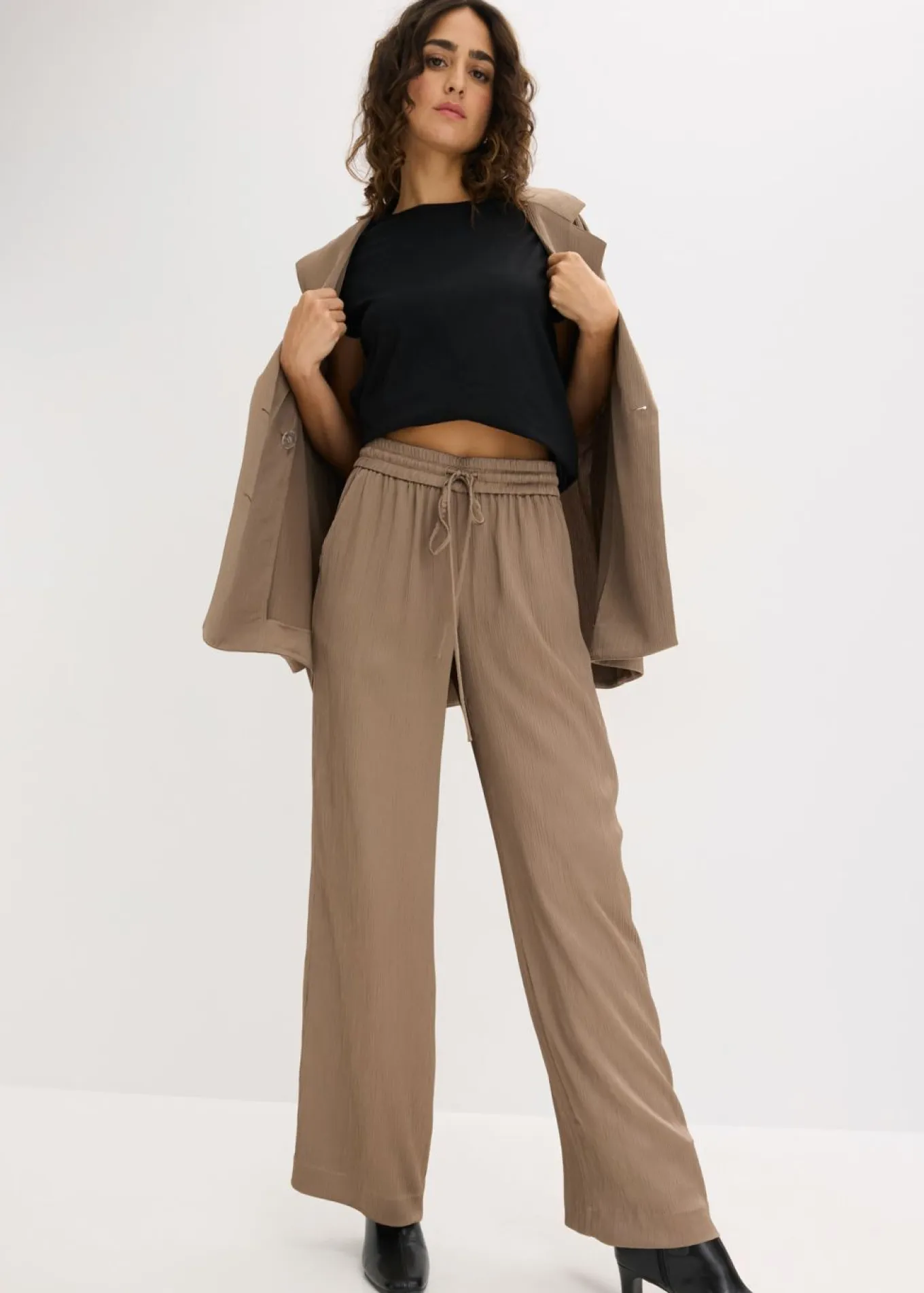 Pantalón ancho con cinturilla cómoda