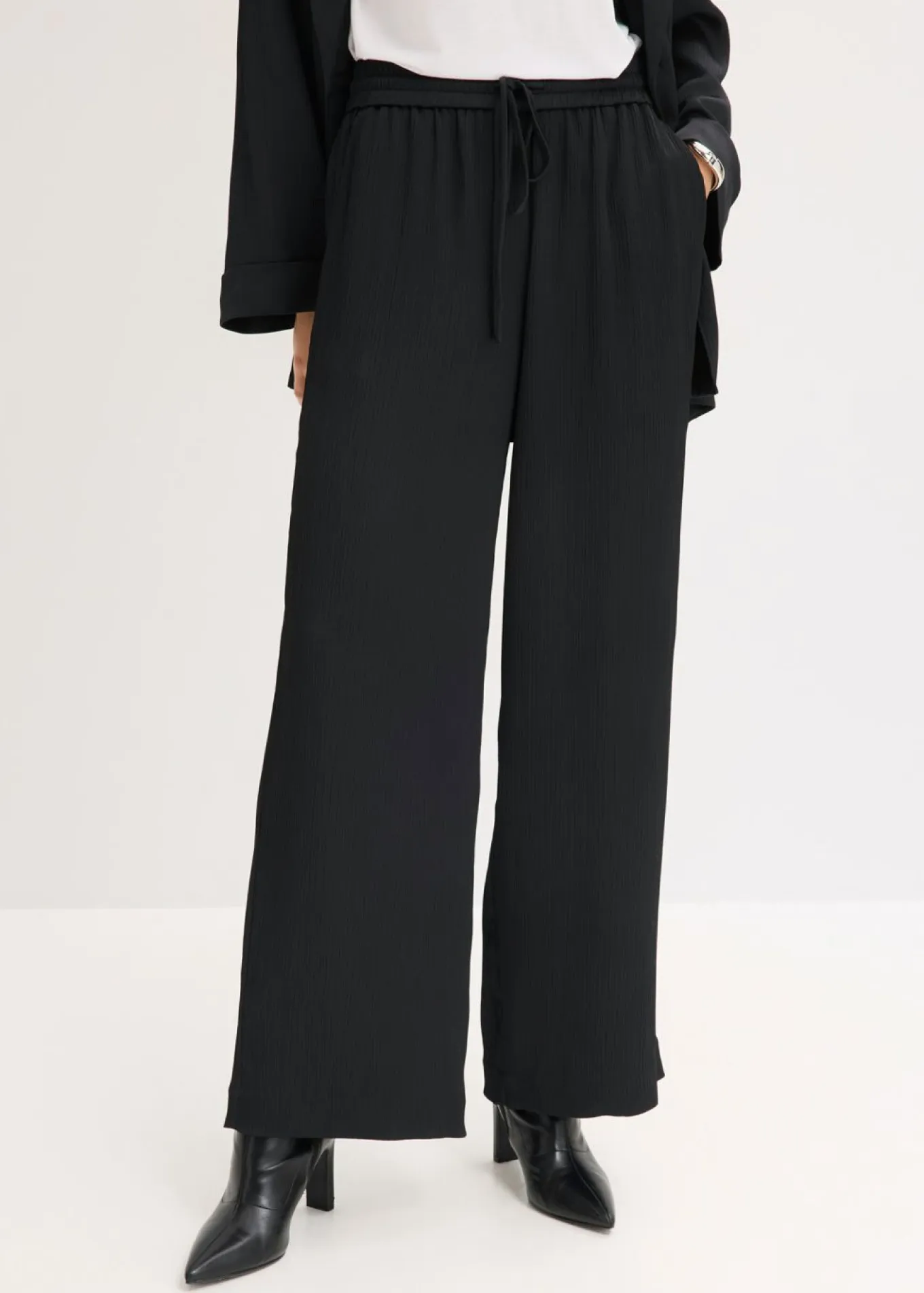 Pantalón ancho con cinturilla cómoda