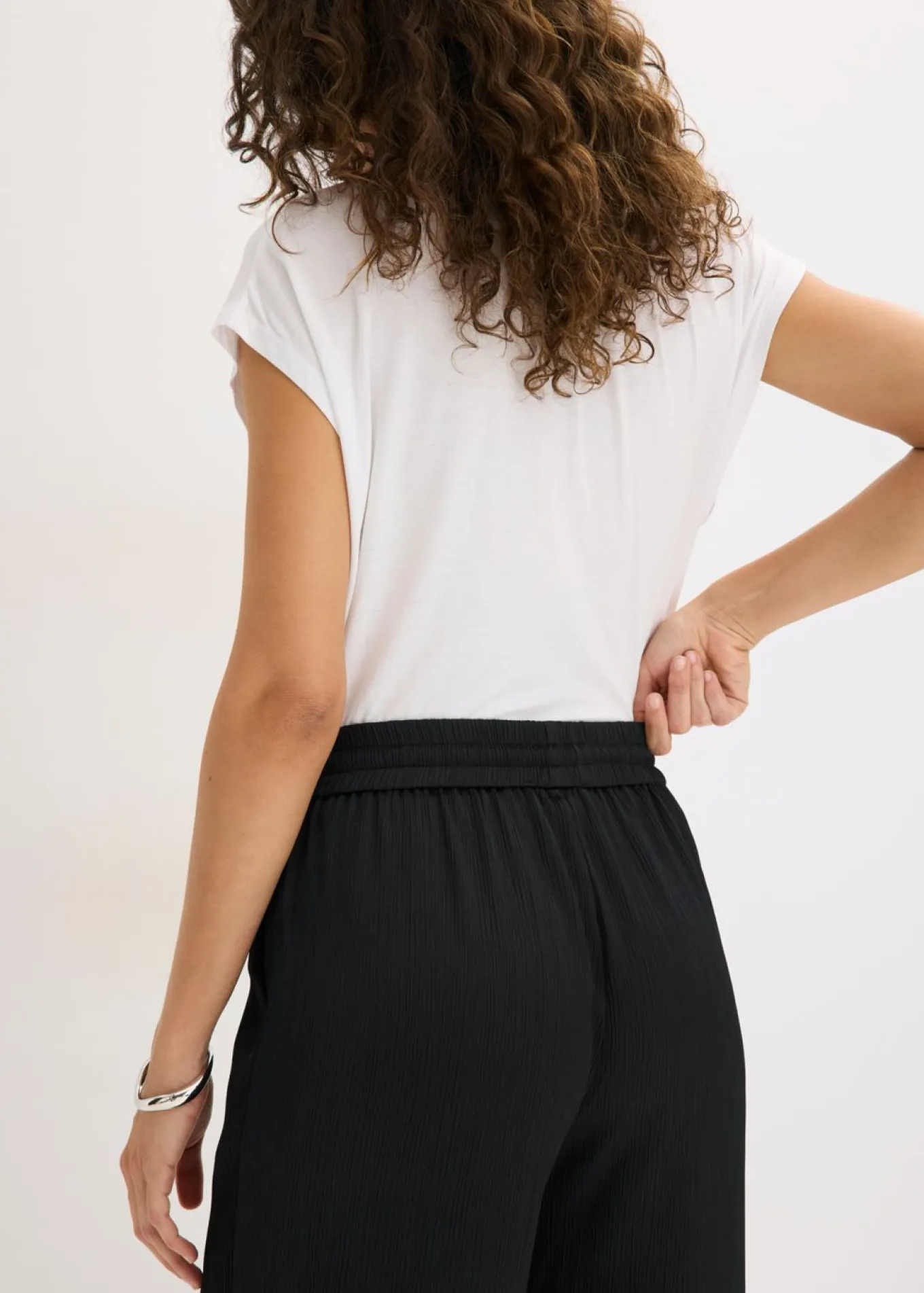 Pantalón ancho con cinturilla cómoda