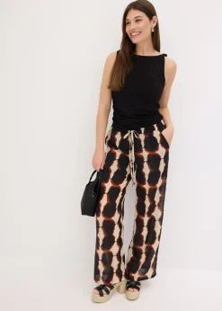 Pantalón ancho con estampado batik