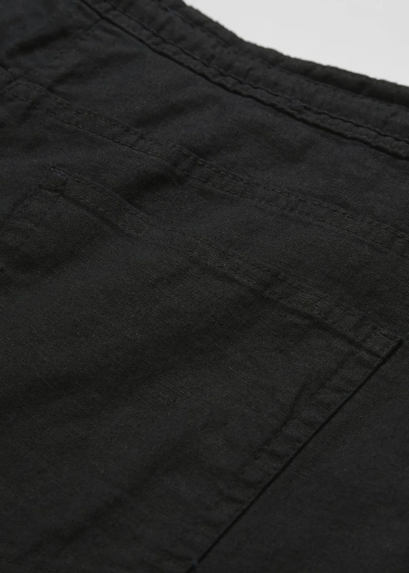 Pantalón ancho con lino