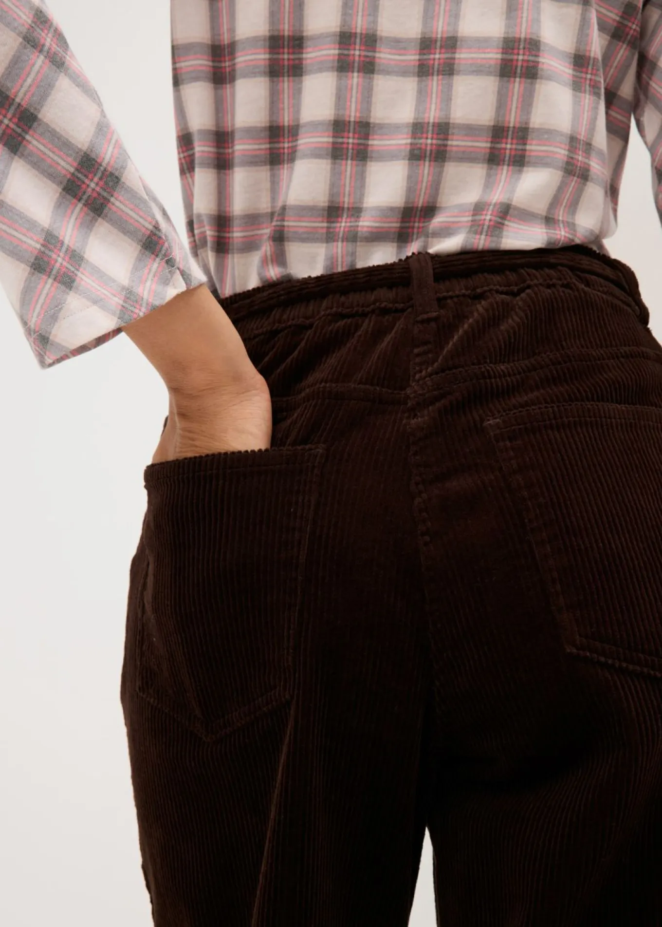 Pantalón ancho de pana con cinturón