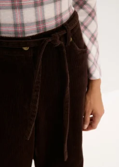 Pantalón ancho de pana con cinturón