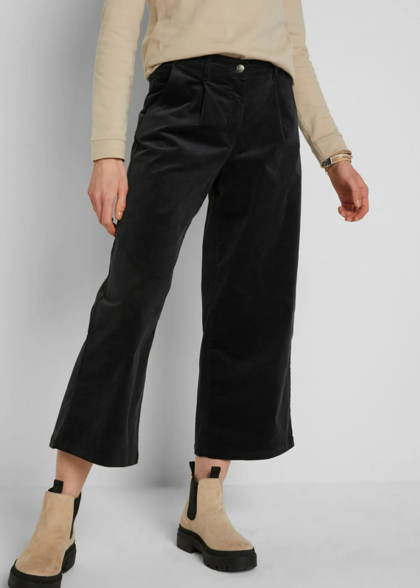 Pantalón ancho de pana elástica con cintura cómoda high waist, largo 7/8
