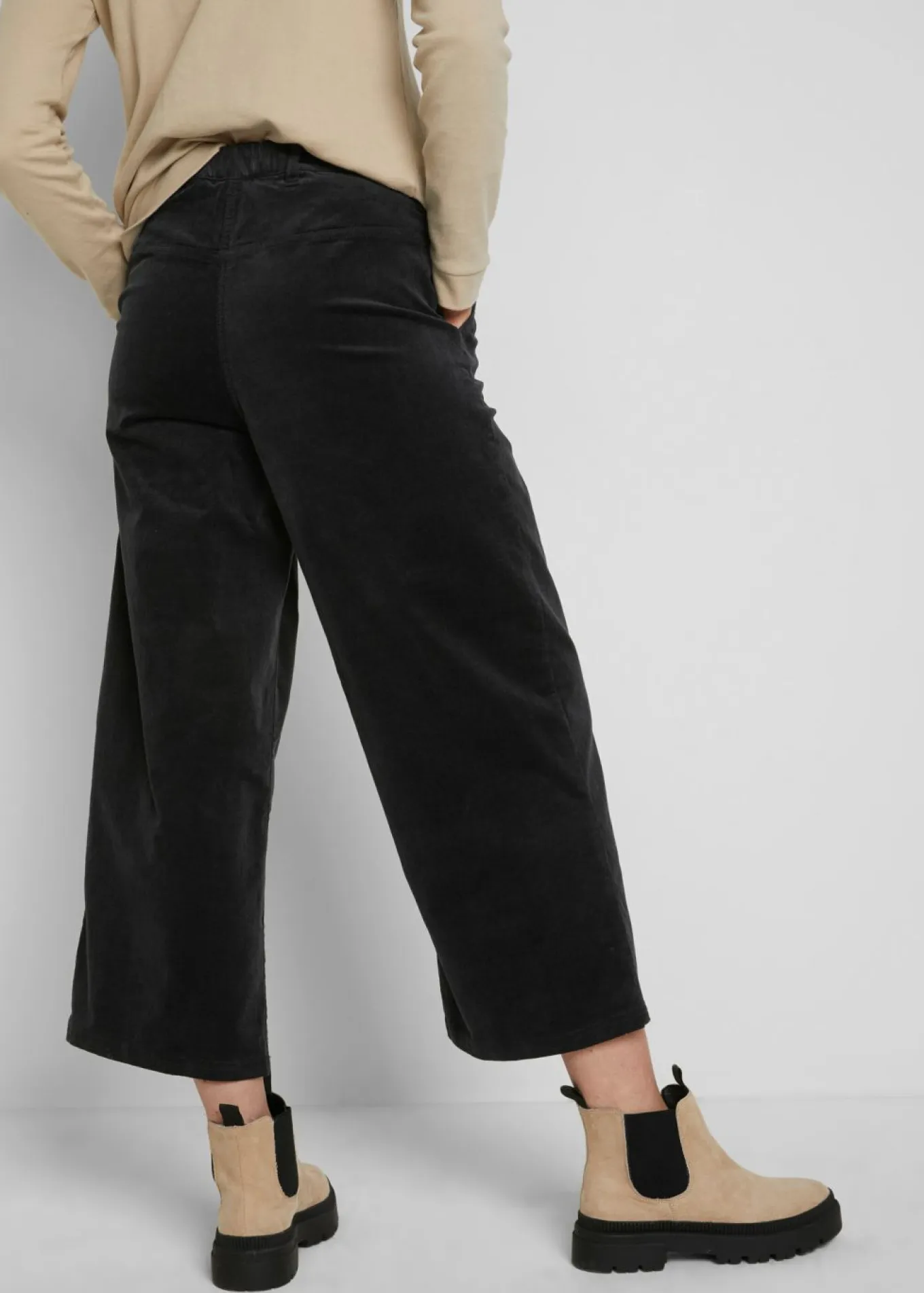 Pantalón ancho de pana elástica con cintura cómoda high waist, largo 7/8