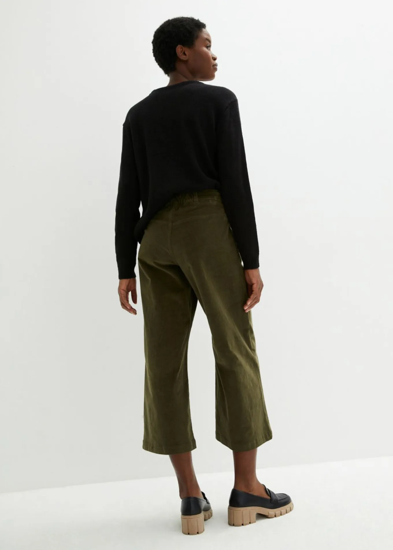 Pantalón ancho de pana elástica con cintura cómoda high waist, largo 7/8